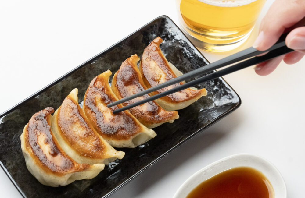 もち旨餃子　箸上げ