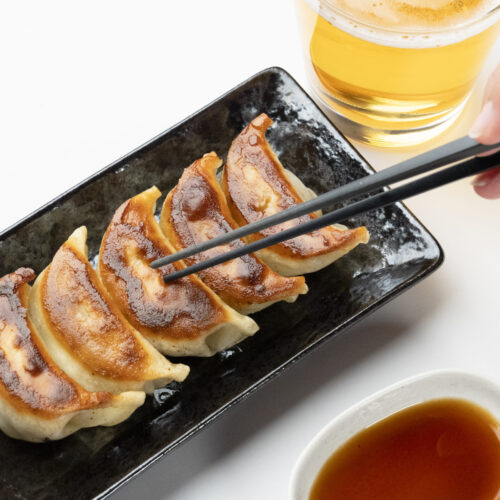 もち旨餃子　箸上げ