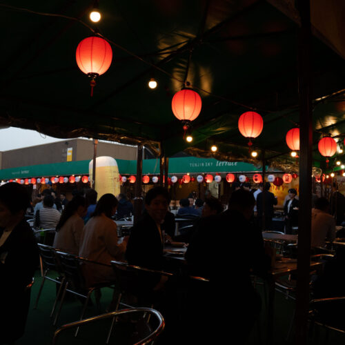 天神ビア　店内　夕暮れ